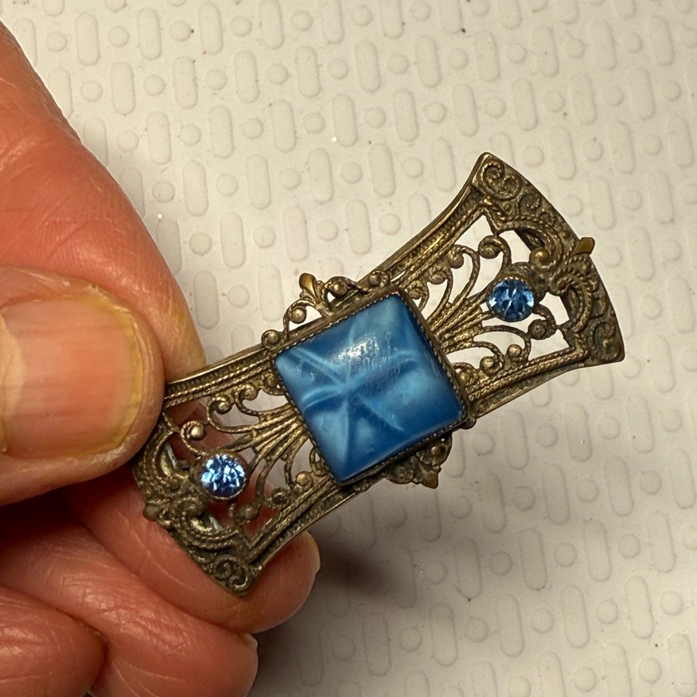 46.)Vintage Blue and Gold Brooch. Czech ,. Blue star sapphire glass